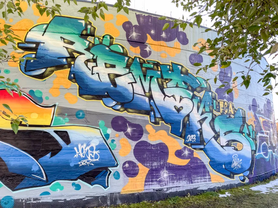 Forhåpningen trykkbasseng dekket av gatekunst