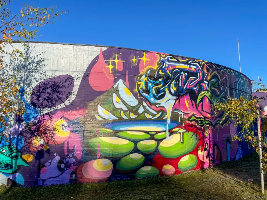 Forhåpningen trykkbasseng dekket av gatekunst_8