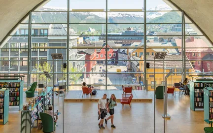 Sommerstemning på biblioteket. Sommerstemning på biblioteket.