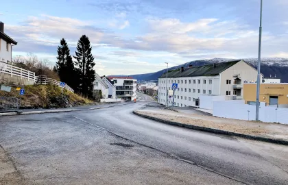 Ny asfalt i Mellomvegen Ny asfalt i Mellomvegen