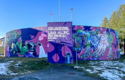 Forhåpningen trykkbasseng dekket av gatekunst_1 Forhåpningen trykkbasseng dekket av gatekunst_1